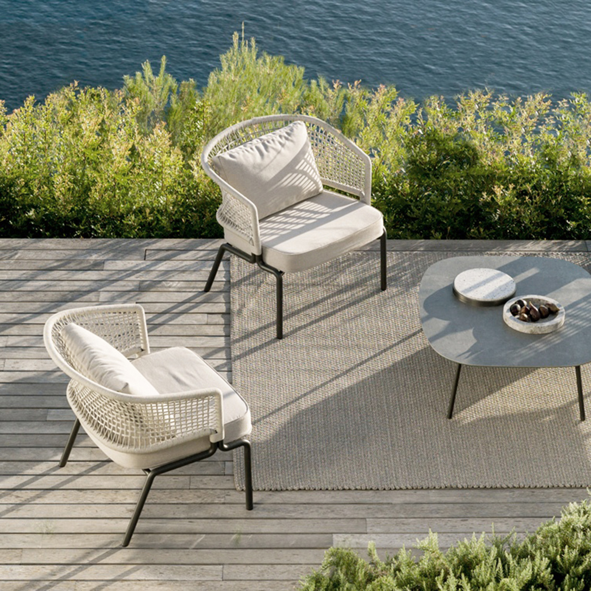 Chaise de jardin face  la mer