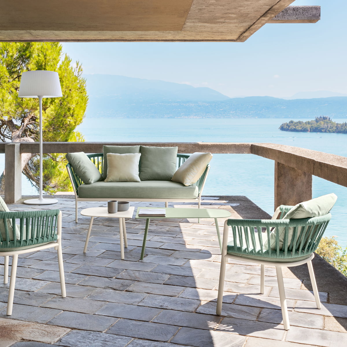 Salon d'extrieur sur une terrasse ombre